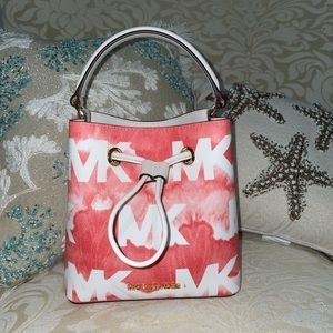 Michael Kors Suri Bucket bag Extra small